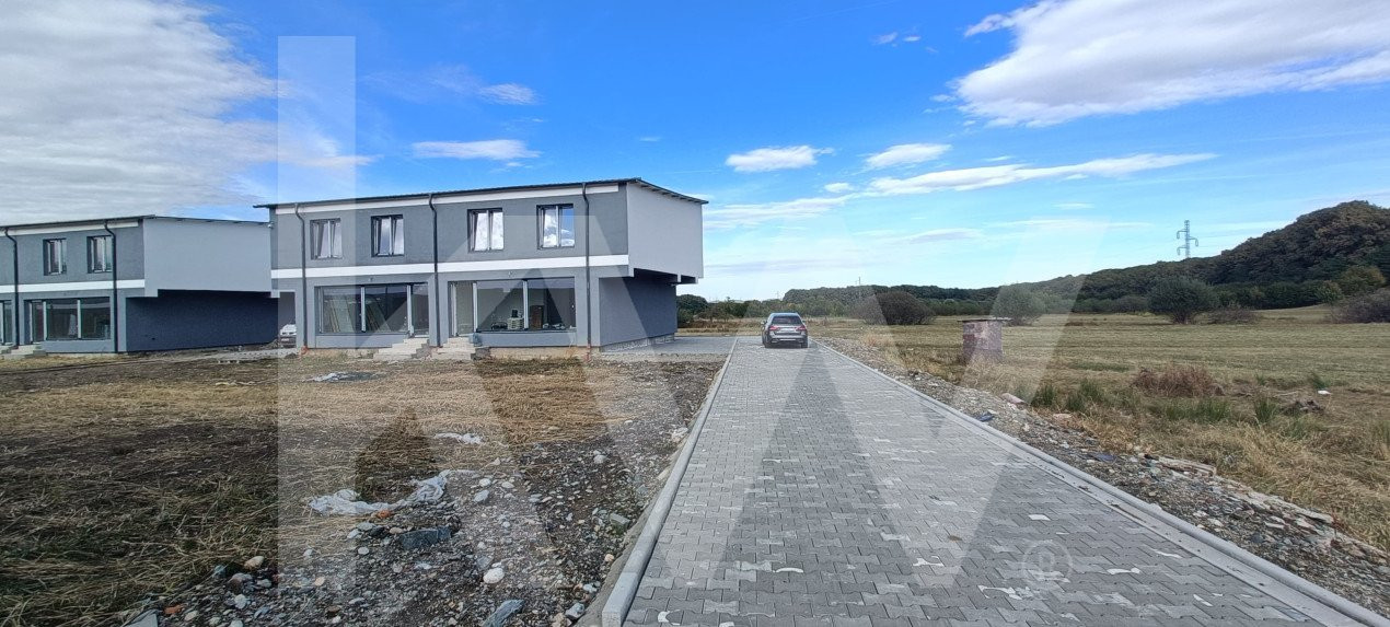 Casa tip duplex de vanzare zona Tropini-Rasinari