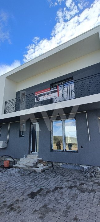Casa tip duplex de vanzare zona Tropini-Rasinari