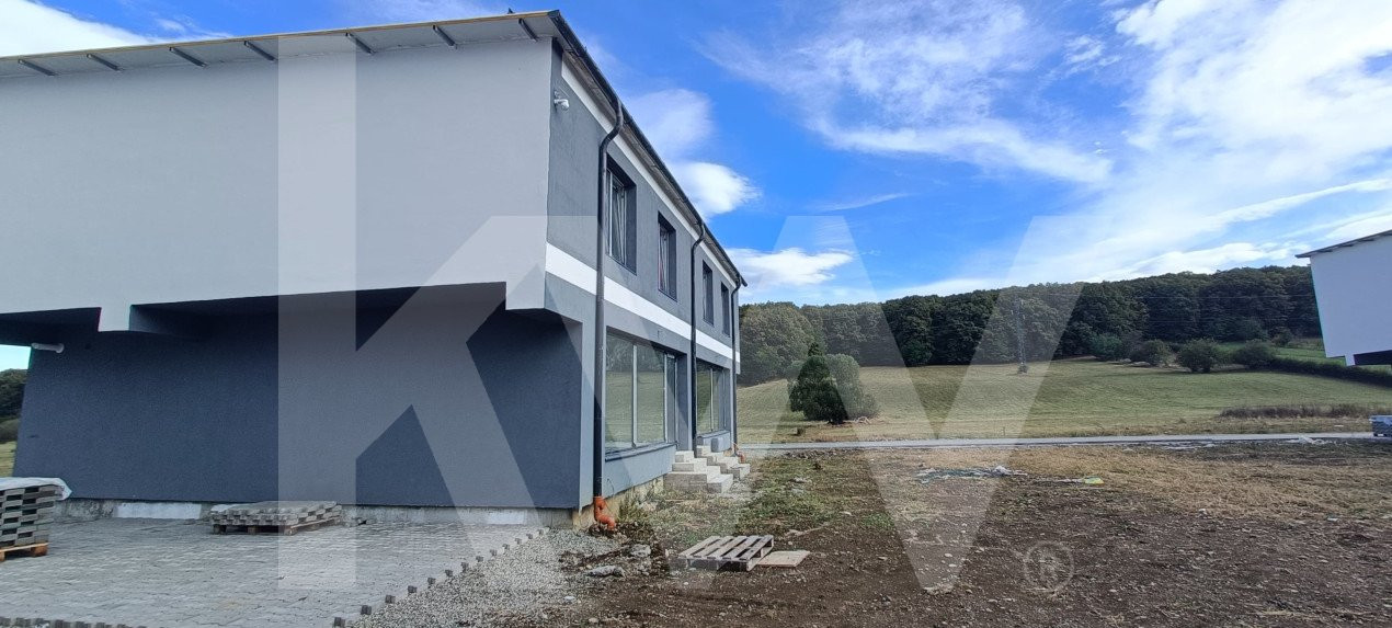 Casa tip duplex de vanzare zona Tropini-Rasinari