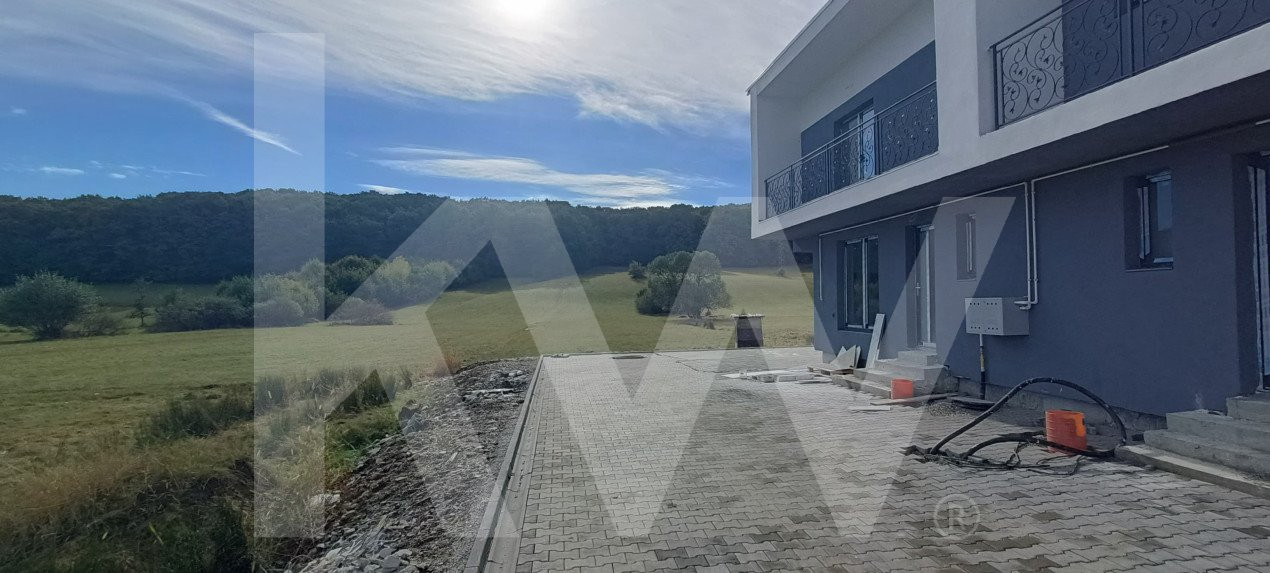 Casa tip duplex de vanzare zona Tropini-Rasinari