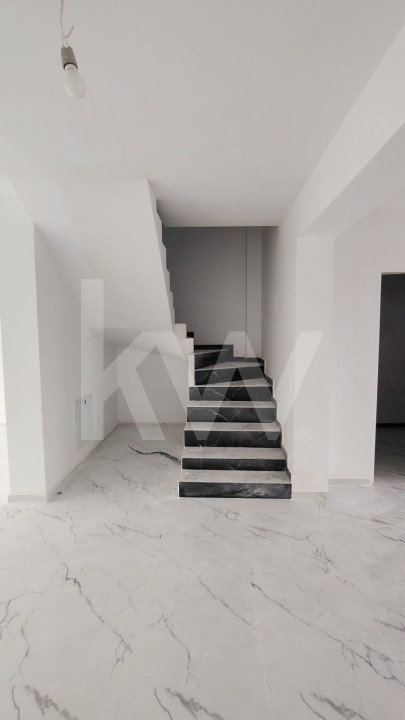 Casa tip duplex de vanzare zona Tropini-Rasinari