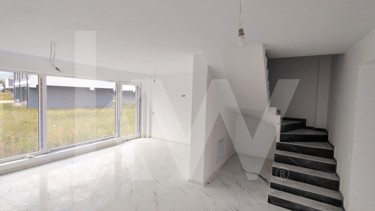 Casa tip duplex de vanzare zona Tropini-Rasinari