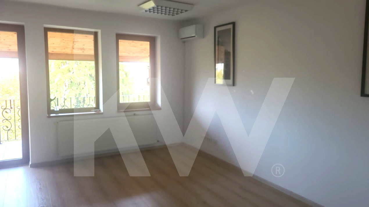 Spatiu de birouri, zona Scoala de Inot, 90mp, 3 camere, hol, 2 bai, terasa