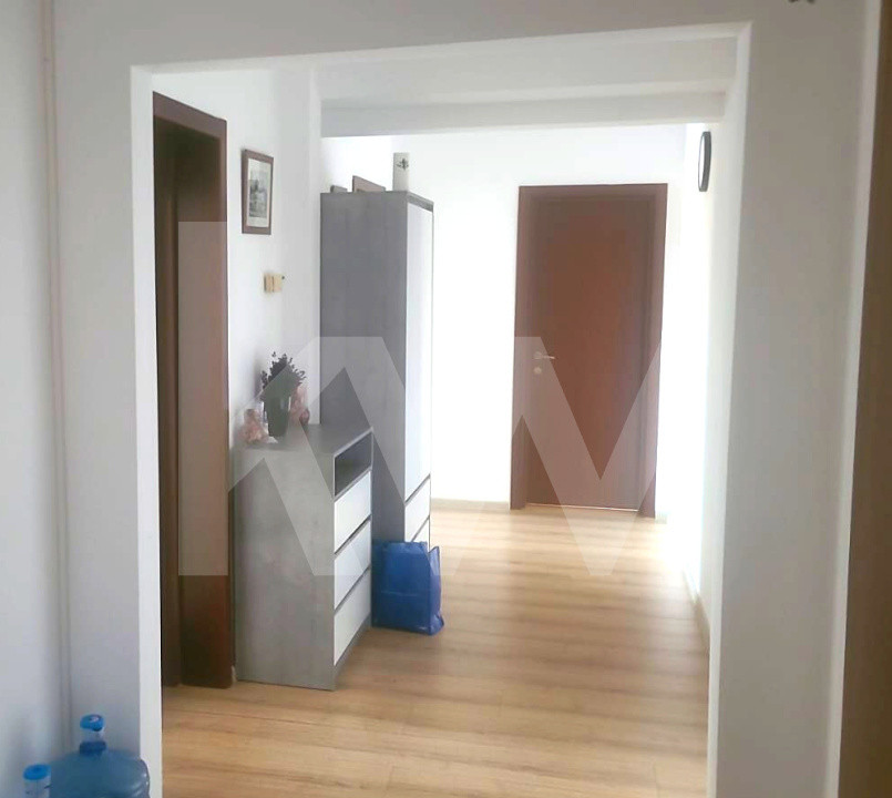 Spatiu de birouri, zona Scoala de Inot, 90mp, 3 camere, hol, 2 bai, terasa