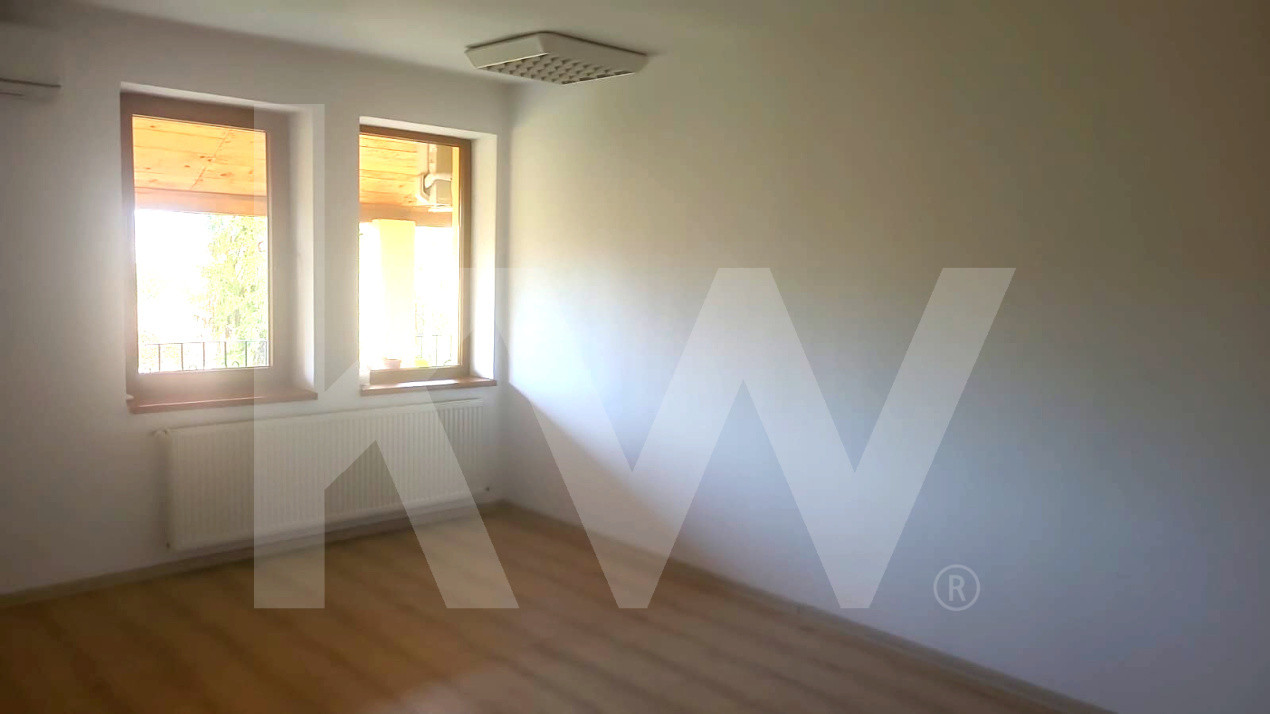 Spatiu de birouri, zona Scoala de Inot, 90mp, 3 camere, hol, 2 bai, terasa