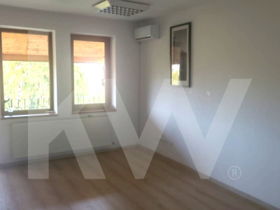 Spatiu de birouri, zona Scoala de Inot, 90mp, 3 camere, hol, 2 bai, terasa