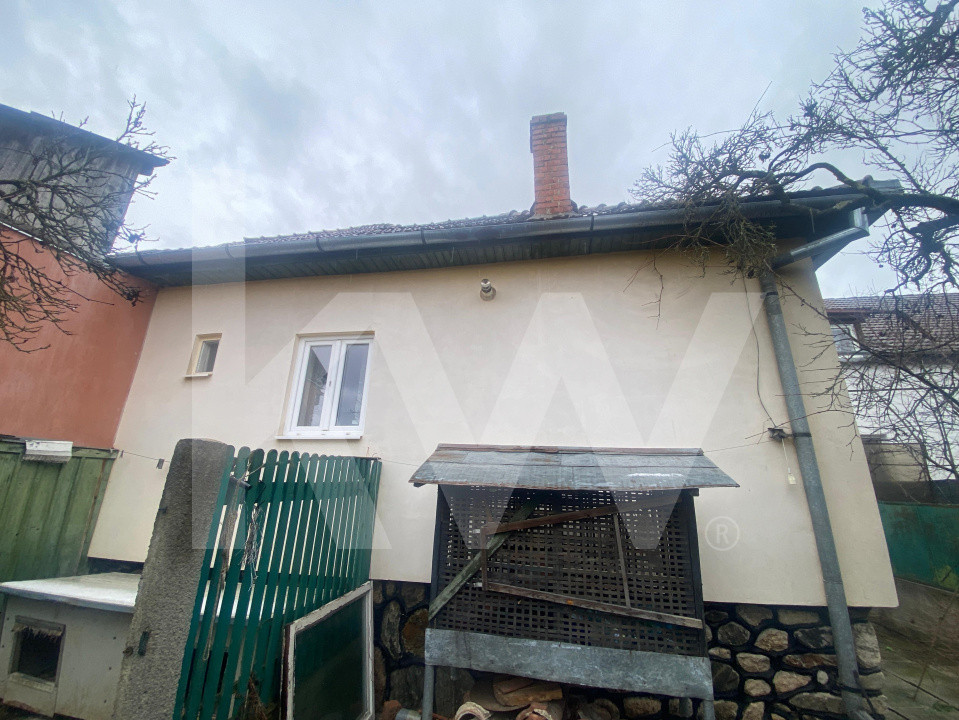 Casa cu teren 507 mp - Zona Piata Sadu