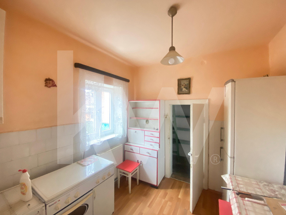 Casa cu teren 507 mp - Zona Piata Sadu