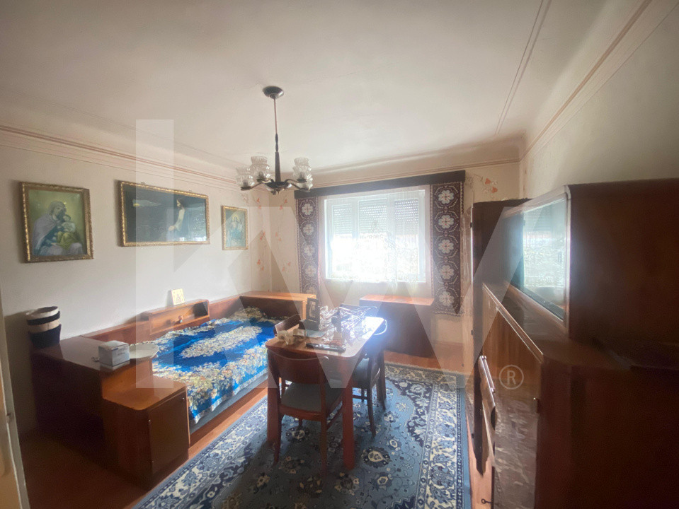 Casa cu teren 507 mp - Zona Piata Sadu