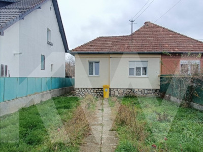 Casa cu teren 507 mp - Zona Piata Sadu