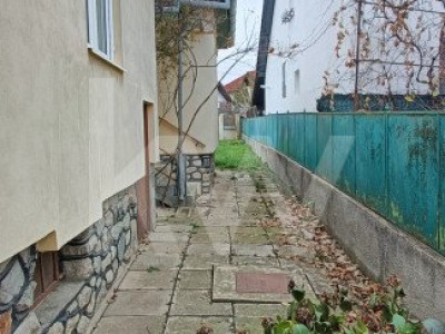 Casa cu teren 507 mp - Zona Piata Sadu