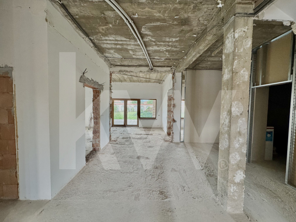 Casa pe 4 Niveluri - Ideală pentru Afaceri sau Reședință Exclusivistă