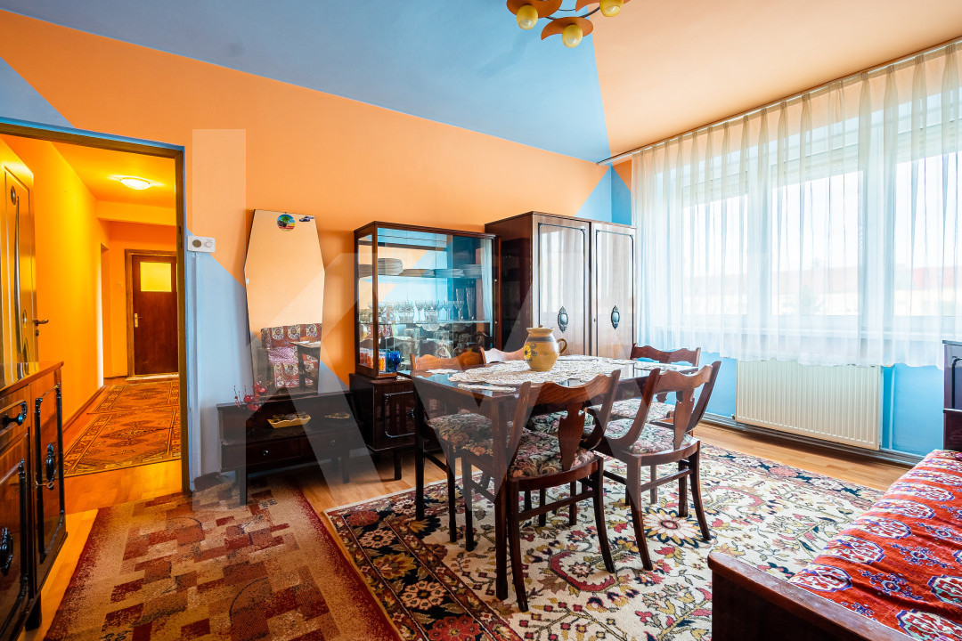 Apartament cu 4 camere de vânzare - Str. Luptei