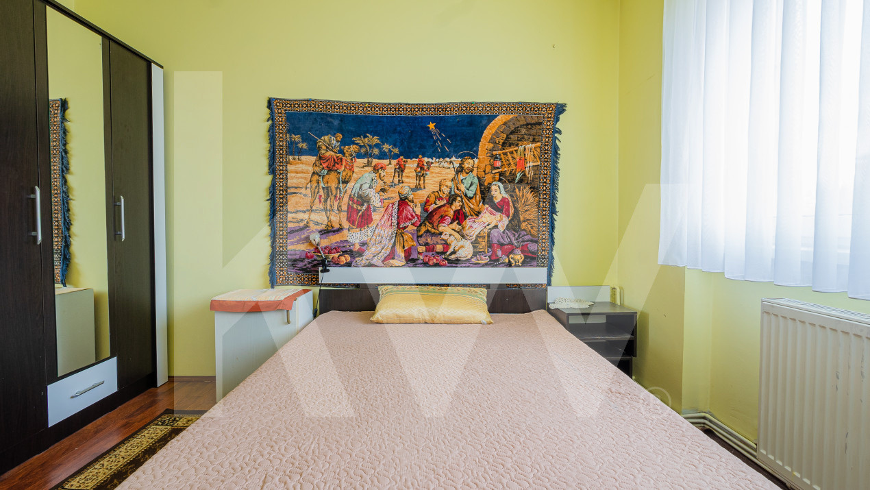 Apartament cu 4 camere de vânzare - Str. Luptei