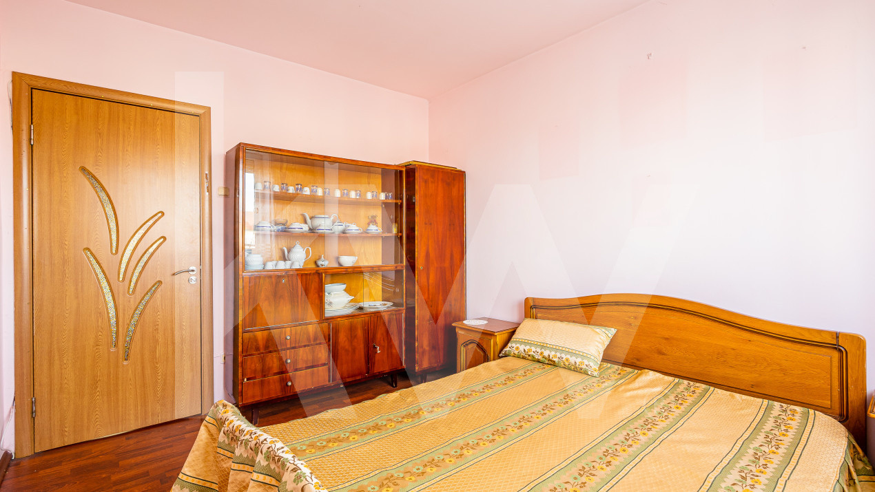 Apartament cu 4 camere de vânzare - Str. Luptei