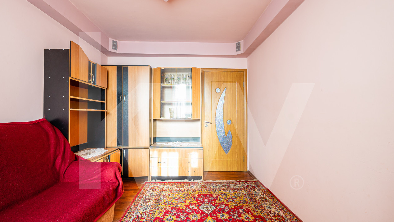 Apartament cu 4 camere de vânzare - Str. Luptei