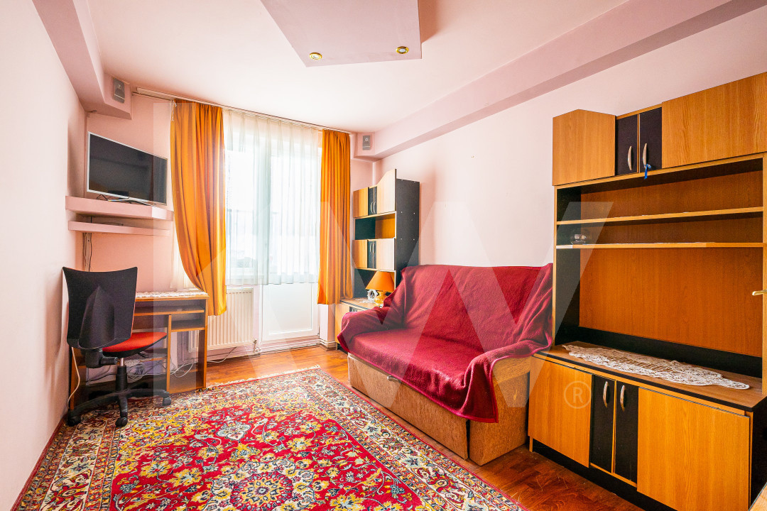 Apartament cu 4 camere de vânzare - Str. Luptei