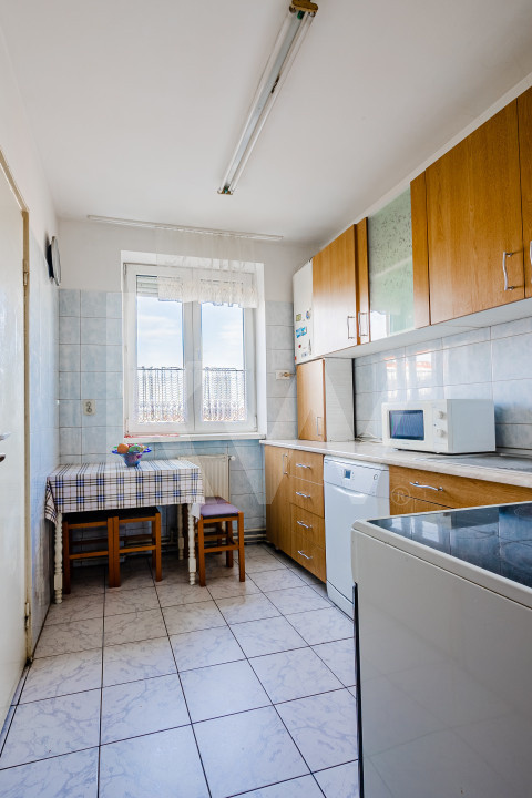 Apartament cu 4 camere de vânzare - Str. Luptei