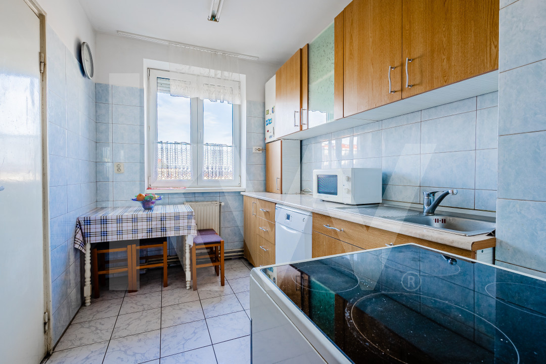Apartament cu 4 camere de vânzare - Str. Luptei