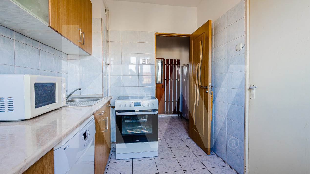 Apartament cu 4 camere de vânzare - Str. Luptei