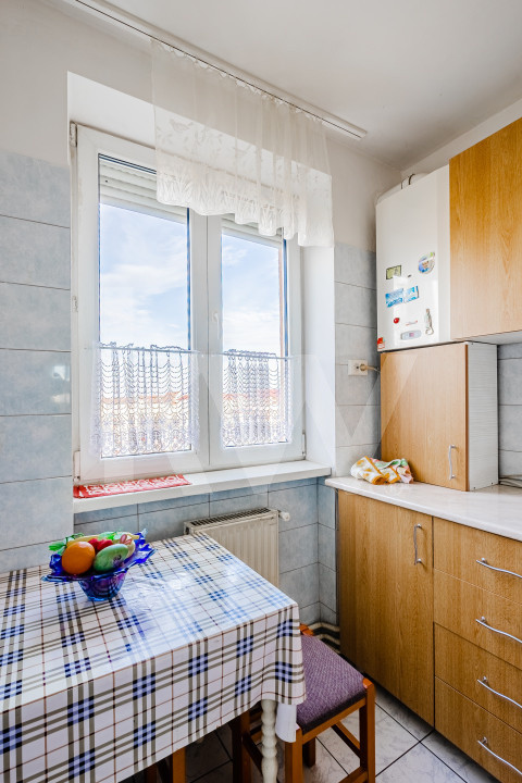 Apartament cu 4 camere de vânzare - Str. Luptei