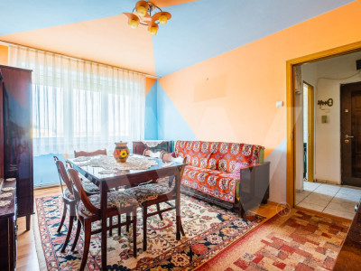 Apartament cu 4 camere de vânzare - Str. Luptei