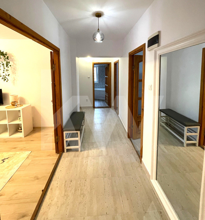 Apartament modern, 3 camere, 2 bai, etaj intermediarstr. Lunga
