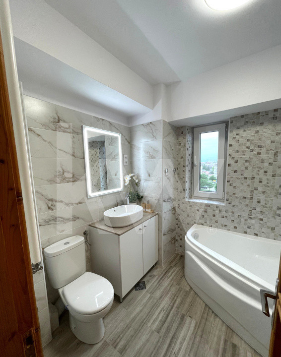 Apartament modern, 3 camere, 2 bai, etaj intermediarstr. Lunga