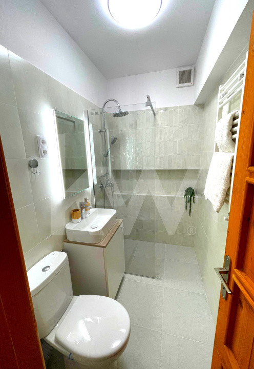 Apartament modern, 3 camere, 2 bai, etaj intermediarstr. Lunga