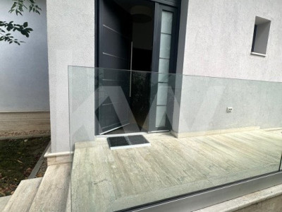 Apartament 140 mp de inchiriat