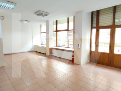 SPATIU COMERCIAL DE INCHIRIAT VALEA AURIE 102 mp