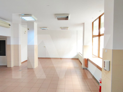 SPATIU COMERCIAL DE INCHIRIAT VALEA AURIE 102 mp