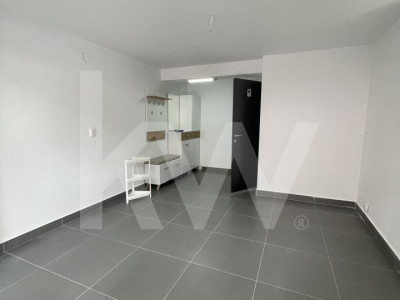 Spațiu comercial de închiriat – vitrină la stradă, lângă Școala 21, Sibiu