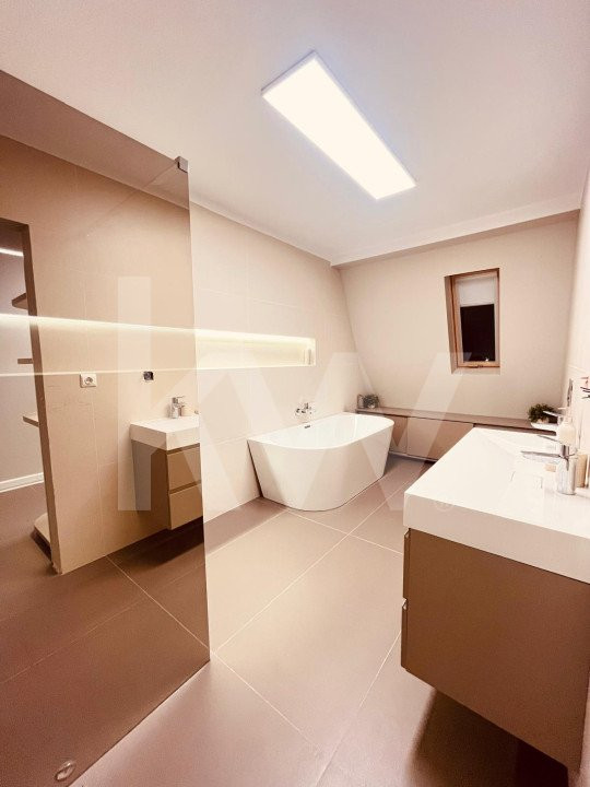Penthouse smart cu priveliste panoramica spre lac si munti