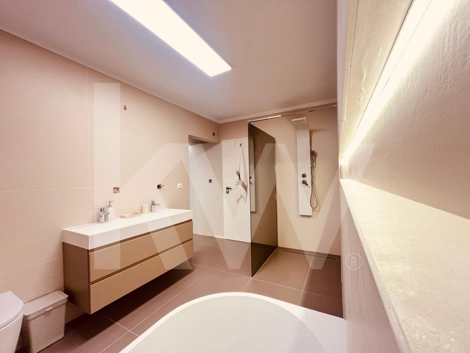 Penthouse smart cu priveliste panoramica spre lac si munti