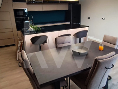 Penthouse smart cu priveliste panoramica spre lac si munti