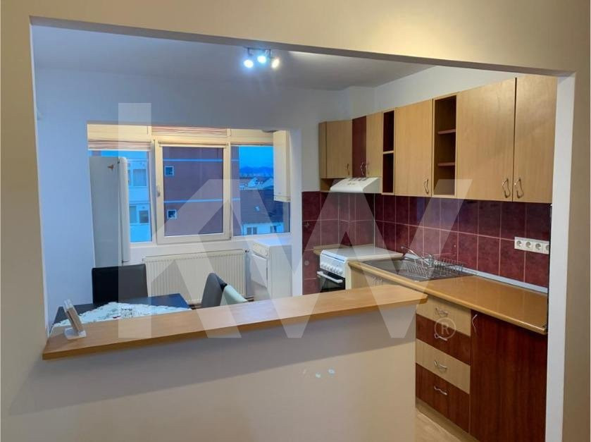 Apartament 3 camere, decomandat - zona Piata Vasile Aaron