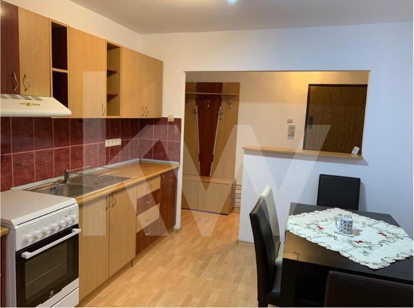 Apartament 3 camere, decomandat - zona Piata Vasile Aaron
