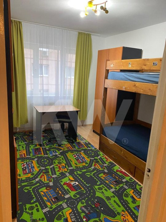Apartament 3 camere, decomandat - zona Piata Vasile Aaron