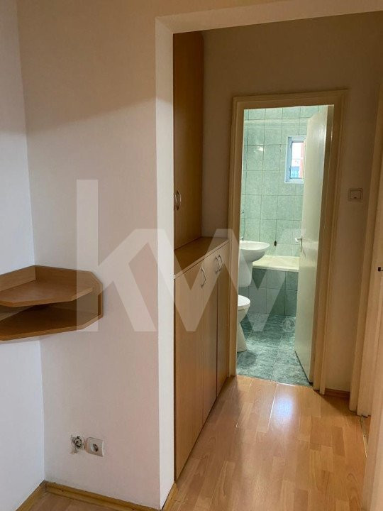 Apartament 3 camere, decomandat - zona Piata Vasile Aaron
