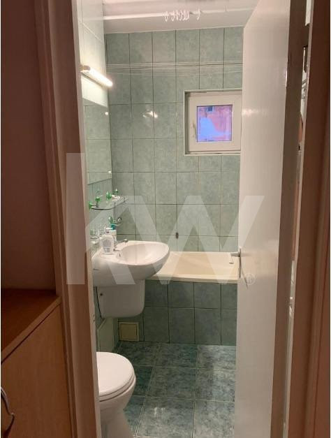 Apartament 3 camere, decomandat - zona Piata Vasile Aaron
