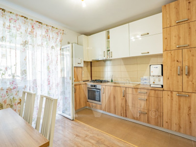 Apartament luminos cu 2 camere, etaj 1, parcare și loc de joacă privat