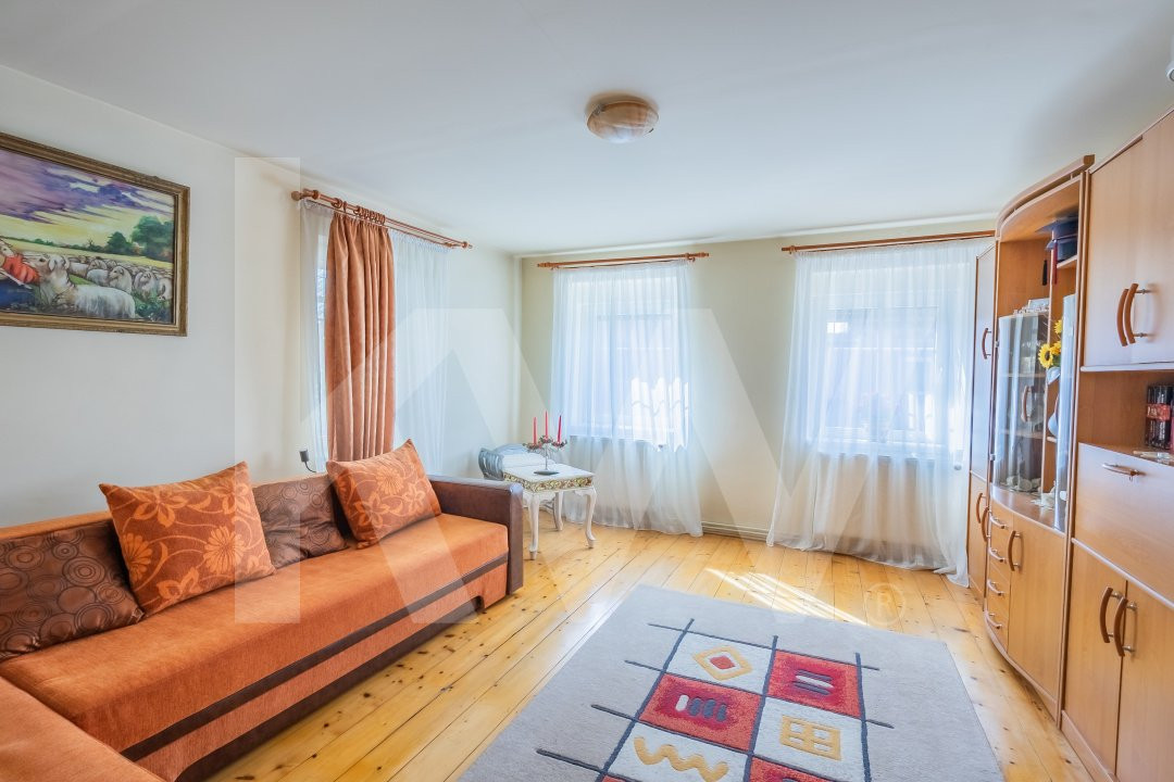 Casă deosebită în Avrig – Central, cu livadă, grădină și vedere spre munți