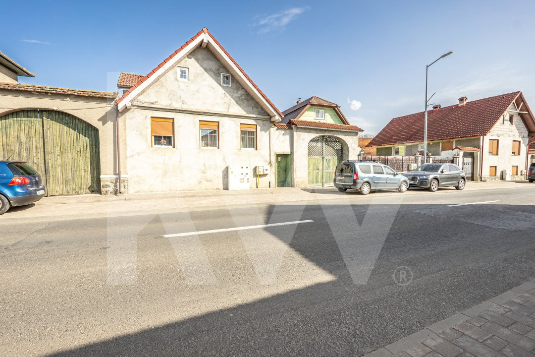 Casă deosebită în Avrig – Central, cu livadă, grădină și vedere spre munți