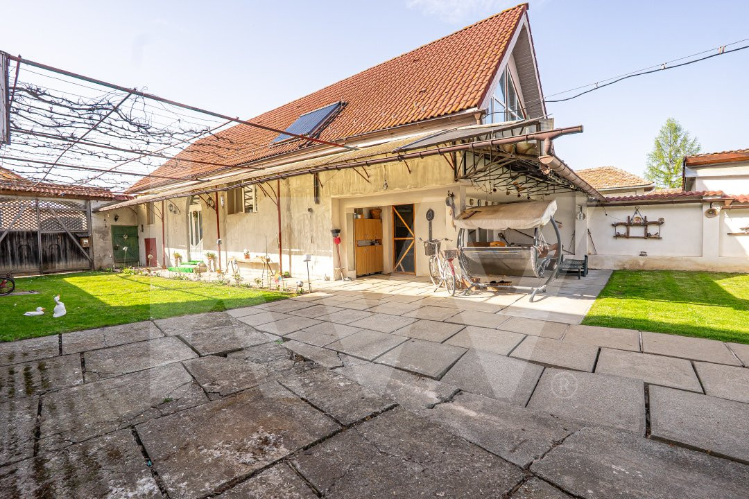 Casă deosebită în Avrig – Central, cu livadă, grădină și vedere spre munți