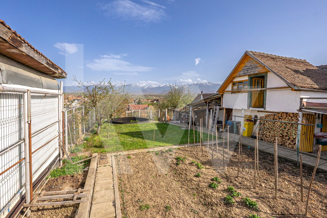 Casă deosebită în Avrig – Central, cu livadă, grădină și vedere spre munți