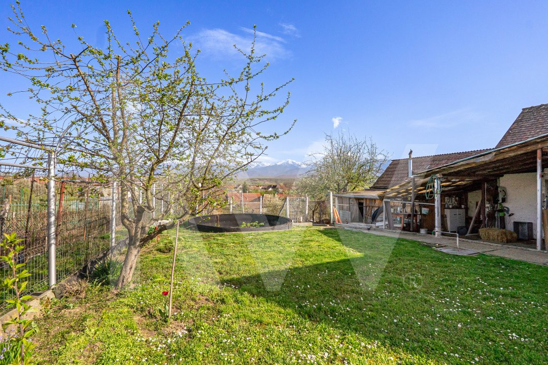 Casă deosebită în Avrig – Central, cu livadă, grădină și vedere spre munți