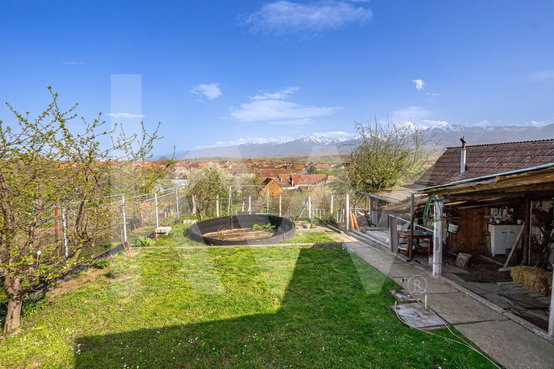 Casă deosebită în Avrig – Central, cu livadă, grădină și vedere spre munți