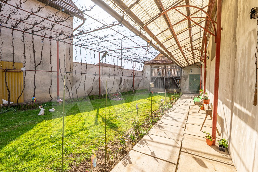 Casă deosebită în Avrig – Central, cu livadă, grădină și vedere spre munți
