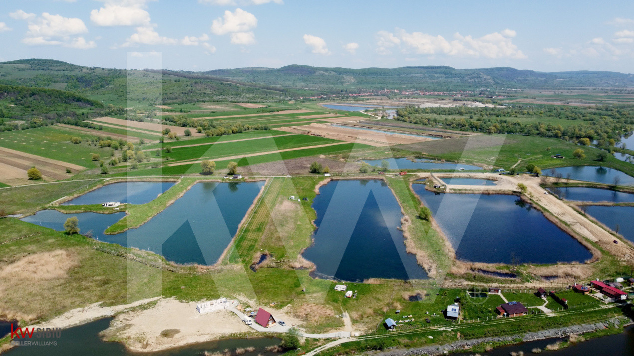 Teren Extravilan cu lac – Investiție în Natură și Agrement | 35.251 mp